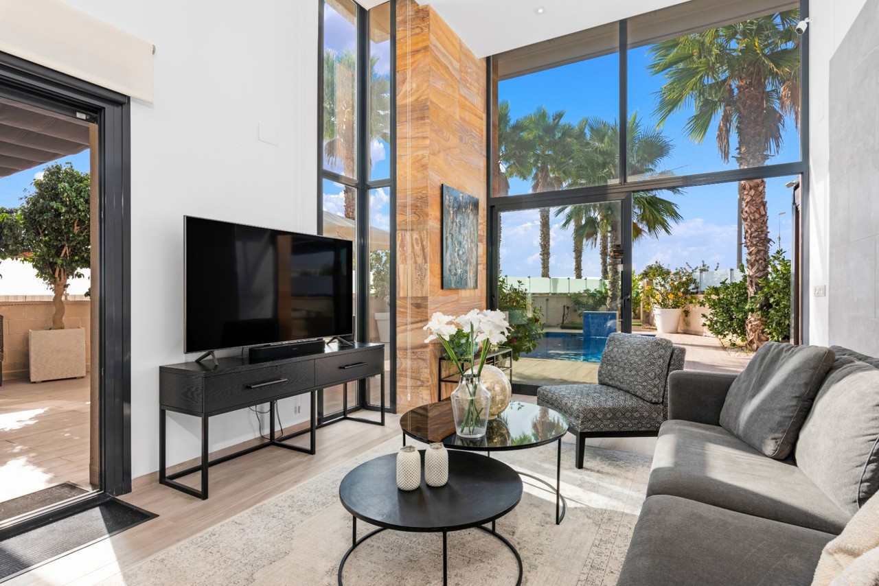 5-Bedroom Villa in Cabo Roig | Sunny Casas - Costa Blanc... - Image 9