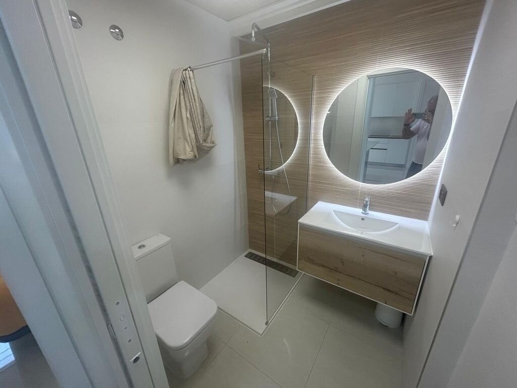 2-Bedroom Apartment in La Siesta, Torrevieja - Image 17