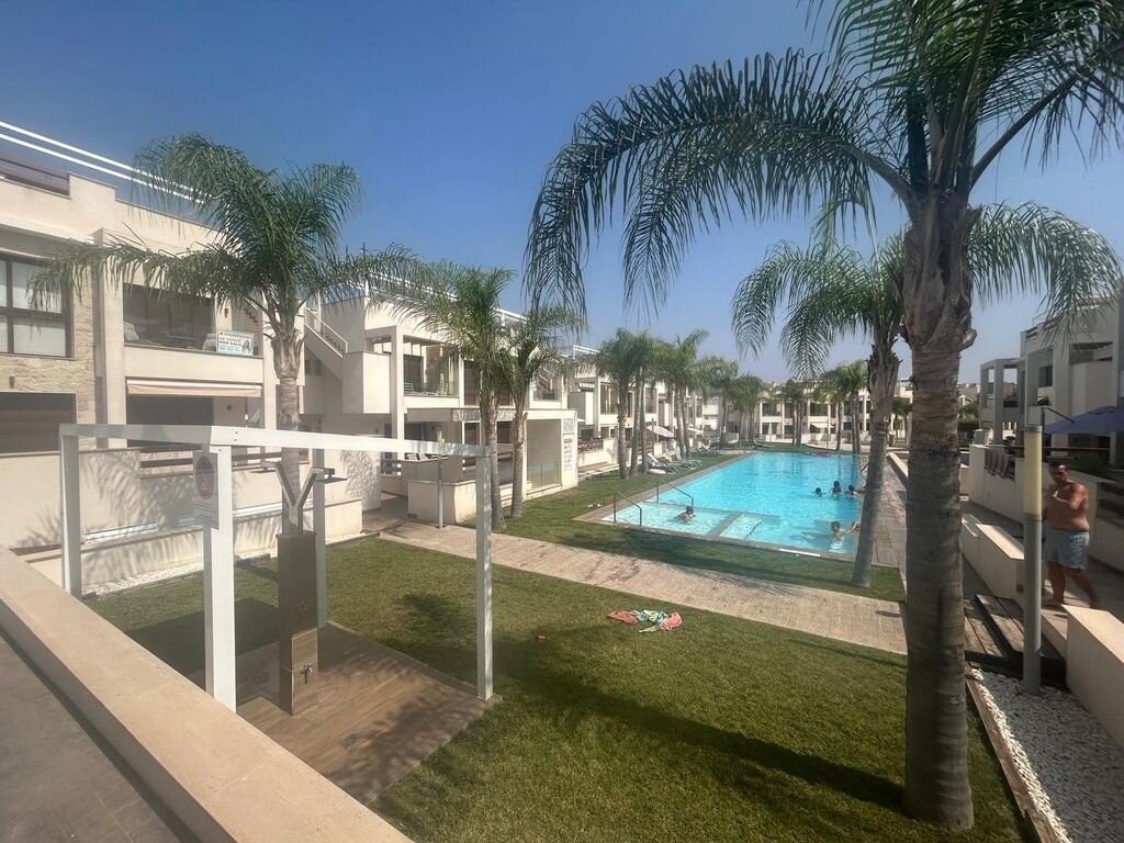 2-Bedroom Apartment in La Siesta, Torrevieja - Image 2