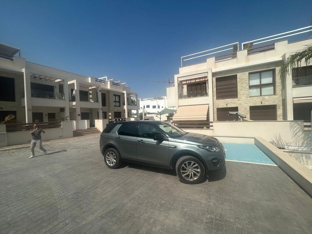 2-Bedroom Apartment in La Siesta, Torrevieja - Image 4