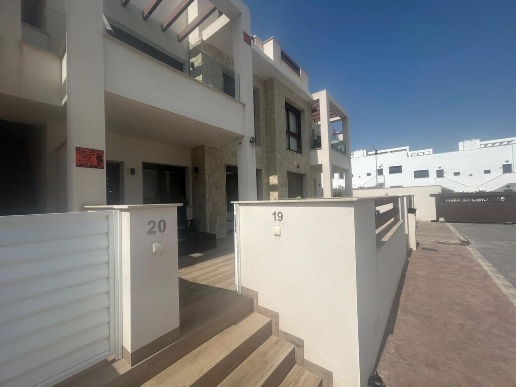 2-Bedroom Apartment in La Siesta, Torrevieja - Image 5