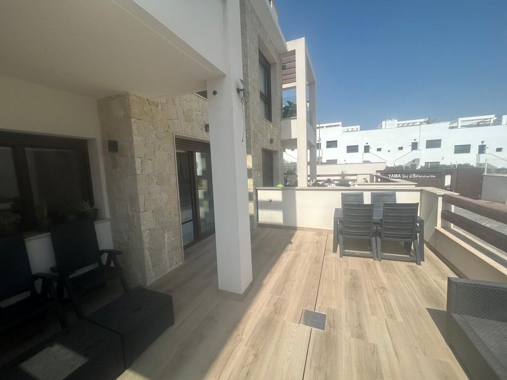 2-Bedroom Apartment in La Siesta, Torrevieja - Image 6