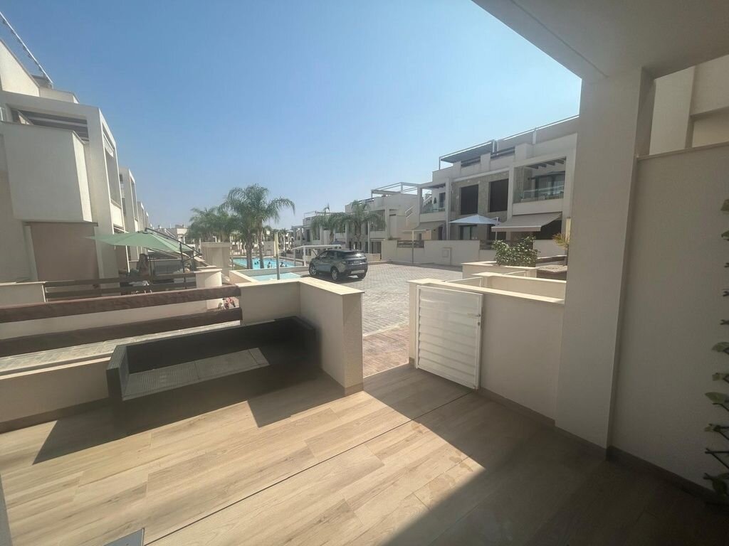 2-Bedroom Apartment in La Siesta, Torrevieja - Image 7