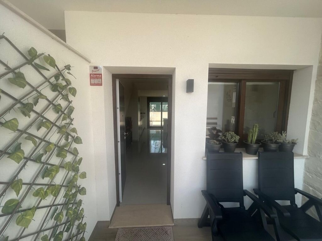2-Bedroom Apartment in La Siesta, Torrevieja - Image 8