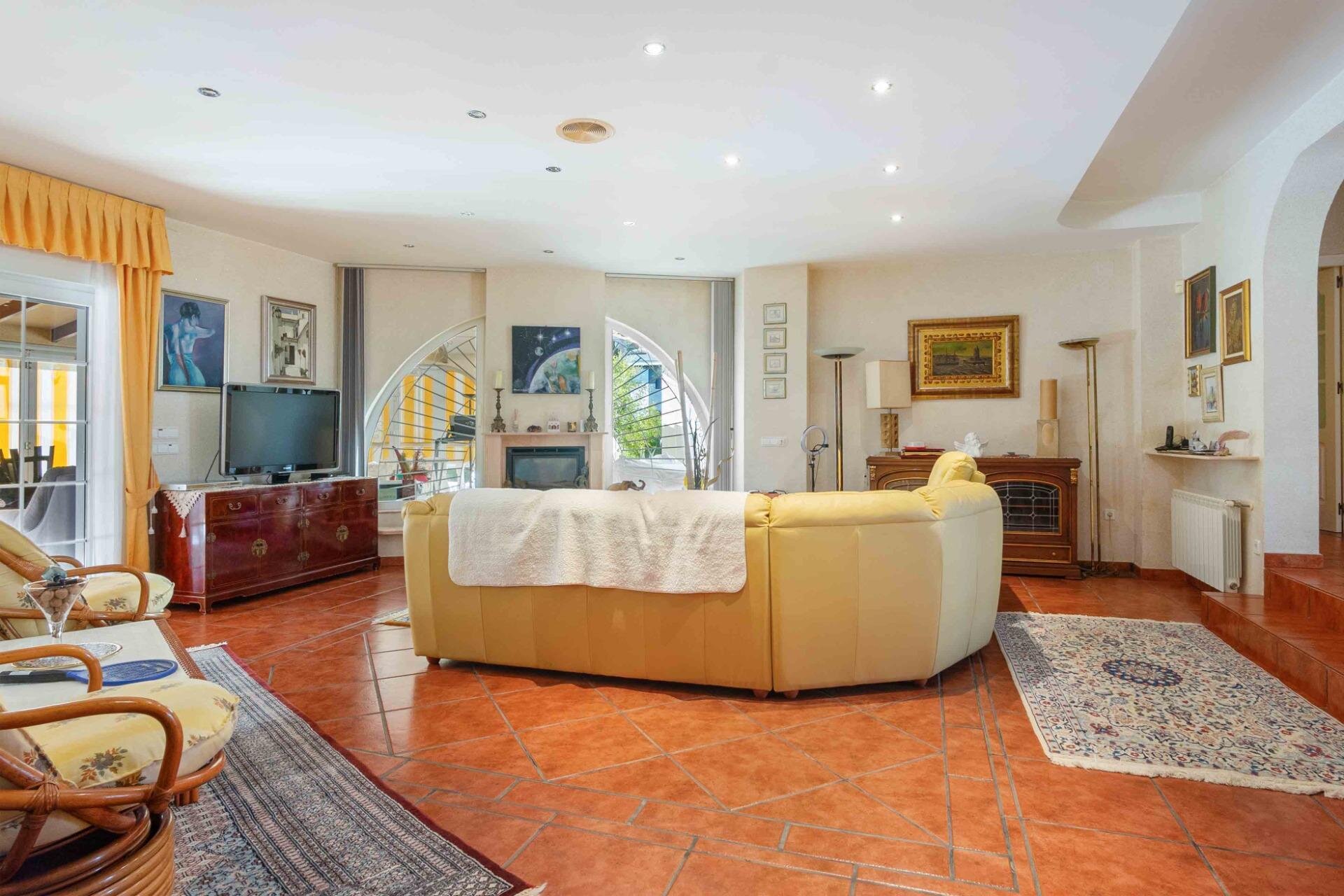 3-Bedroom Villa in Costa Blanca, Cabo Roig - Image 10