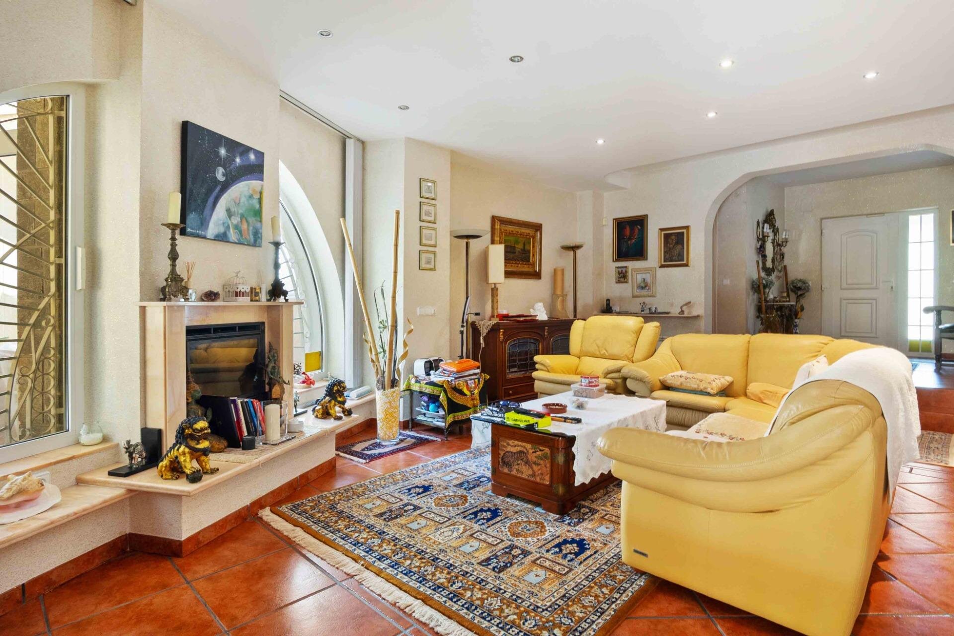 3-Bedroom Villa in Costa Blanca, Cabo Roig - Image 11