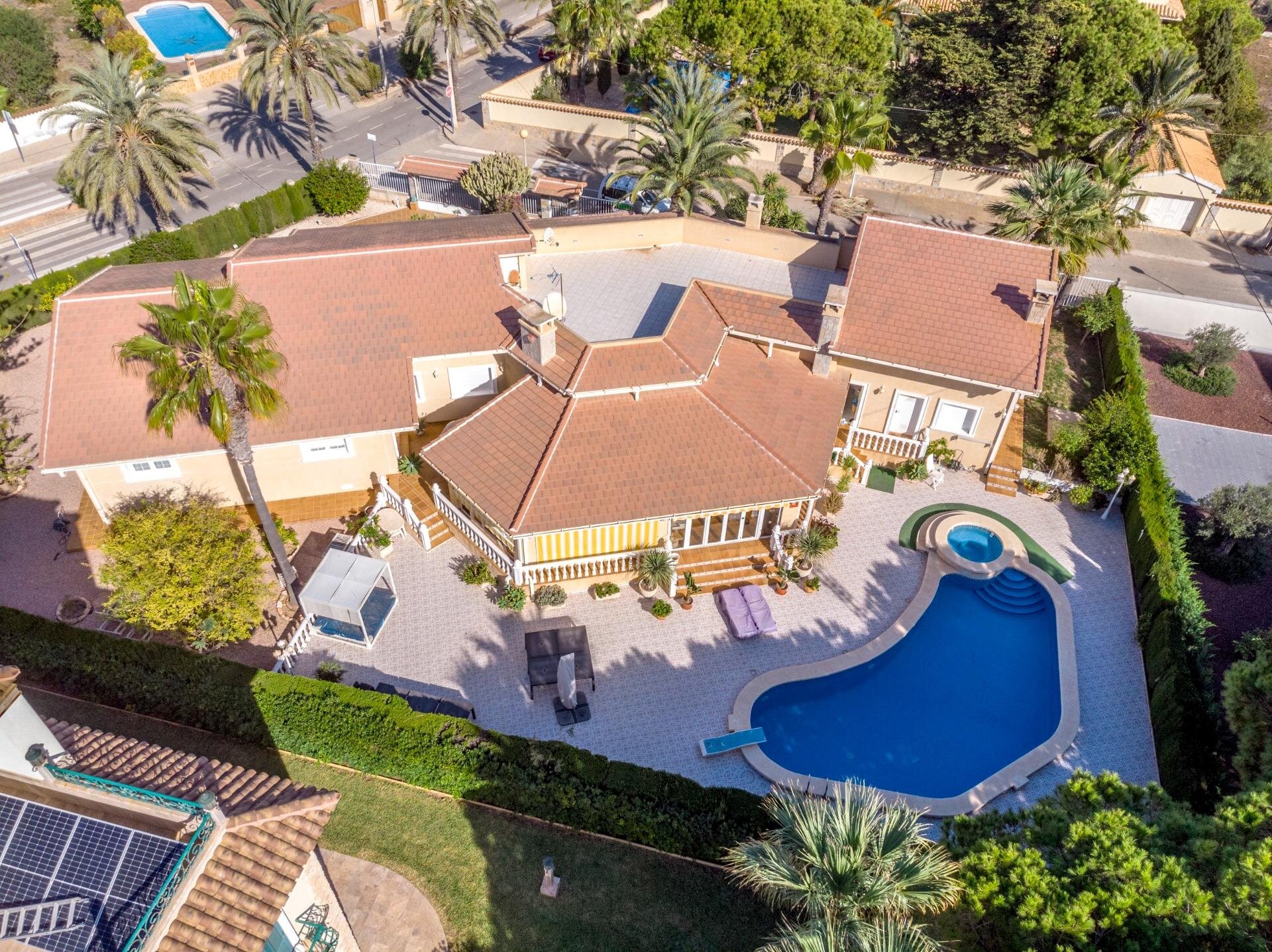 3-Bedroom Villa in Costa Blanca, Cabo Roig - Image 2