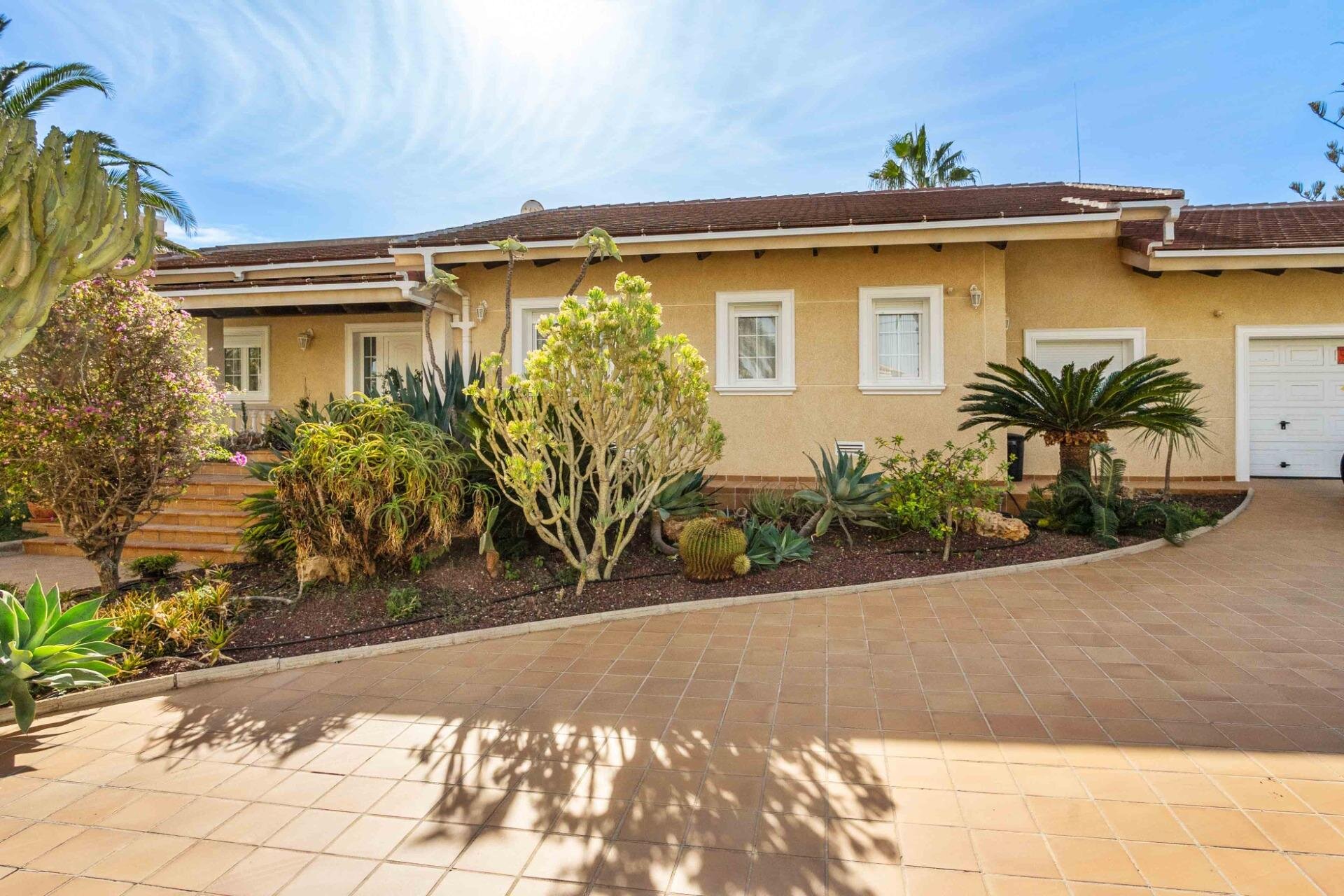 3-Bedroom Villa in Costa Blanca, Cabo Roig - Image 44