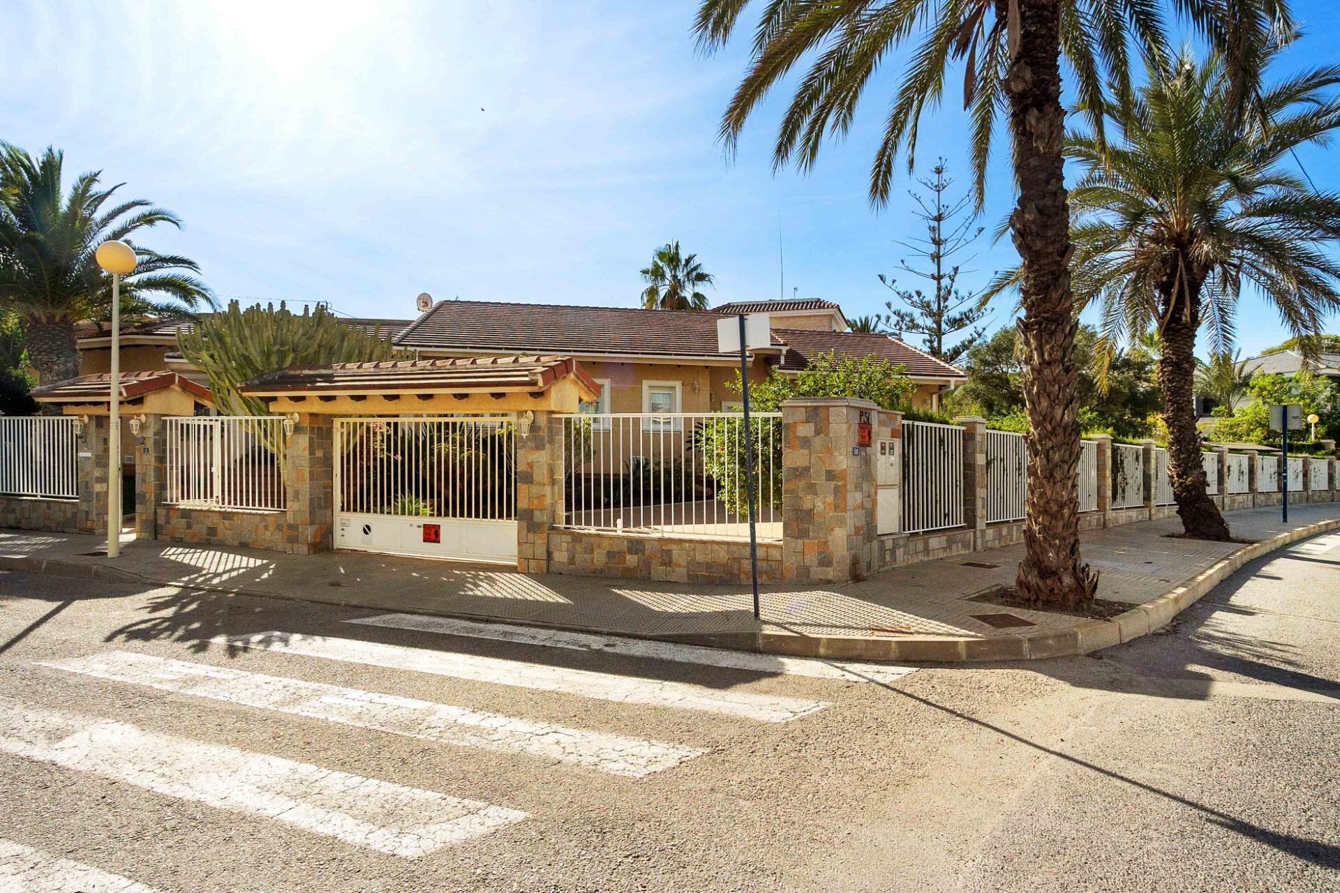 3-Bedroom Villa in Costa Blanca, Cabo Roig - Image 46