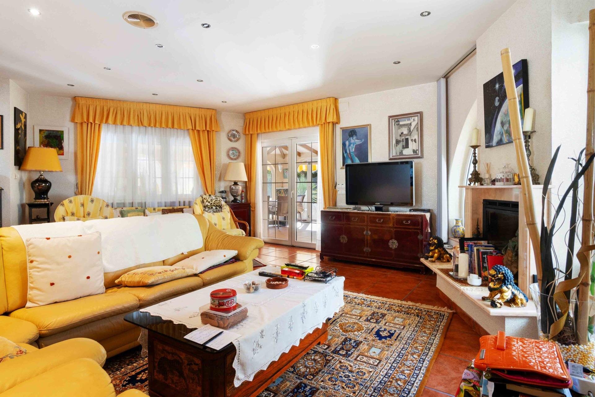 3-Bedroom Villa in Costa Blanca, Cabo Roig - Image 9