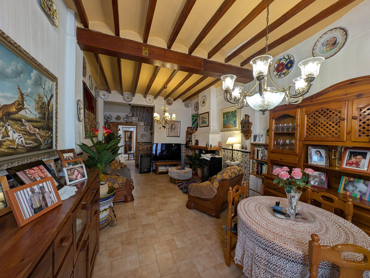 4-Bedroom Bungalow in  La Nucia | Sunny Casas - Costa Bla... - Image 2