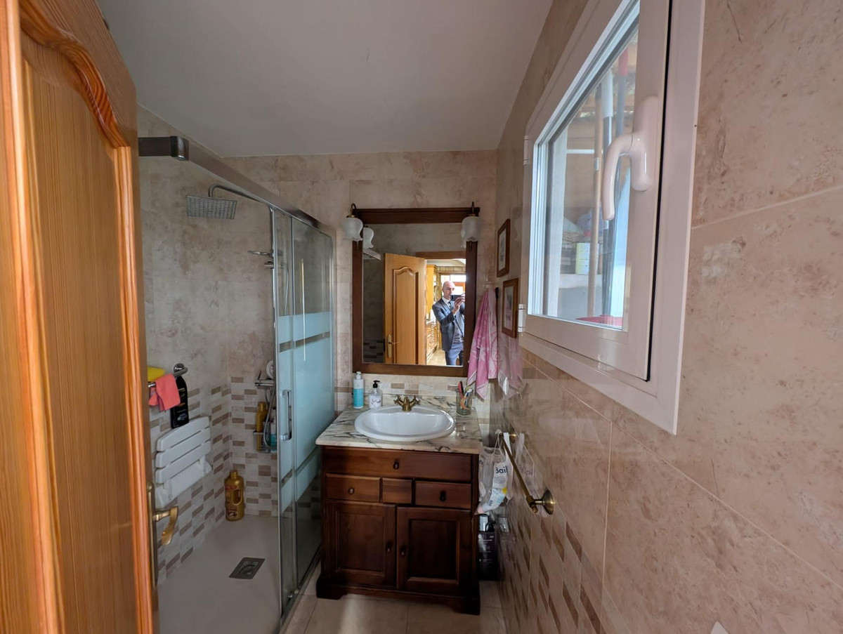 4-Bedroom Bungalow in  La Nucia | Sunny Casas - Costa Bla... - Image 6