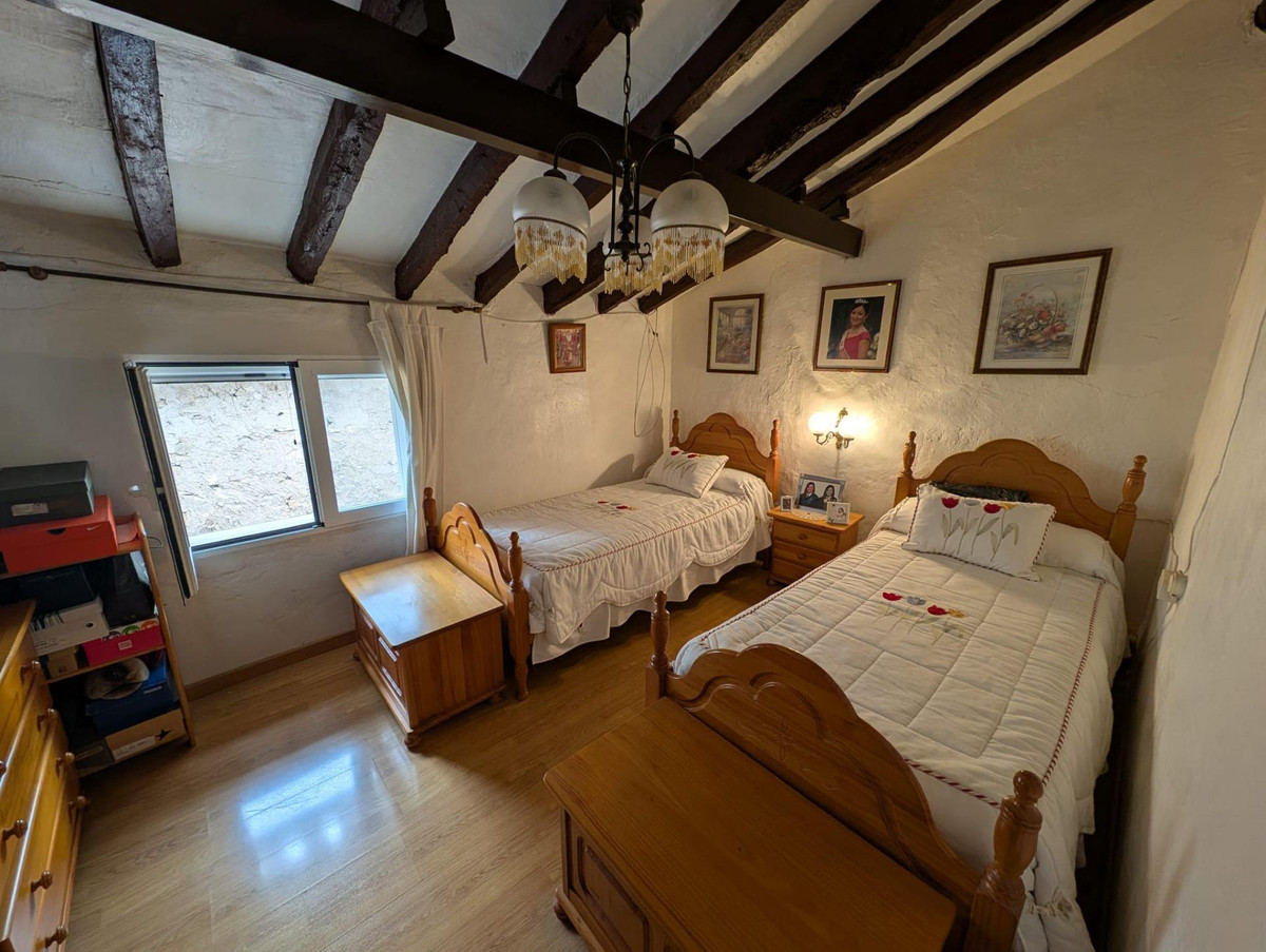 4-Bedroom Bungalow in  La Nucia | Sunny Casas - Costa Bla... - Image 7