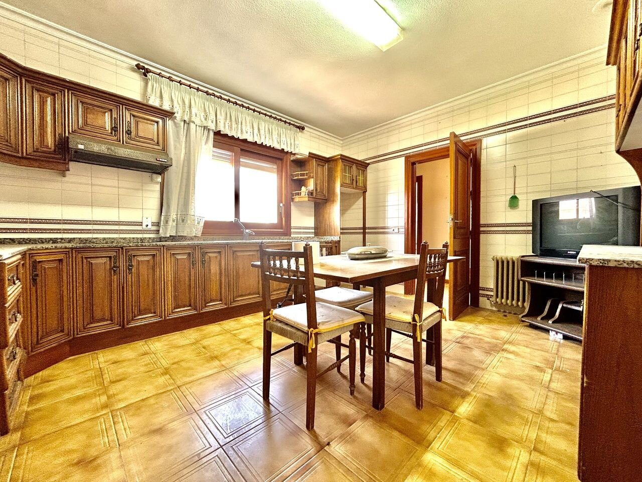 4-Bedroom Villa in Centro, Santiago de la Ribera - Image 10