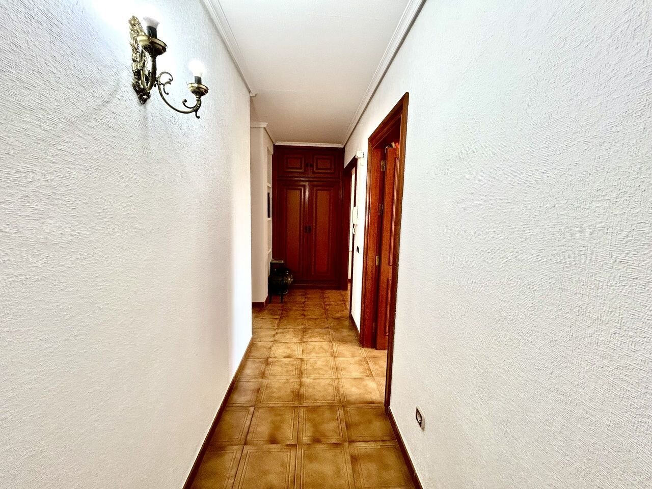 4-Bedroom Villa in Centro, Santiago de la Ribera - Image 32