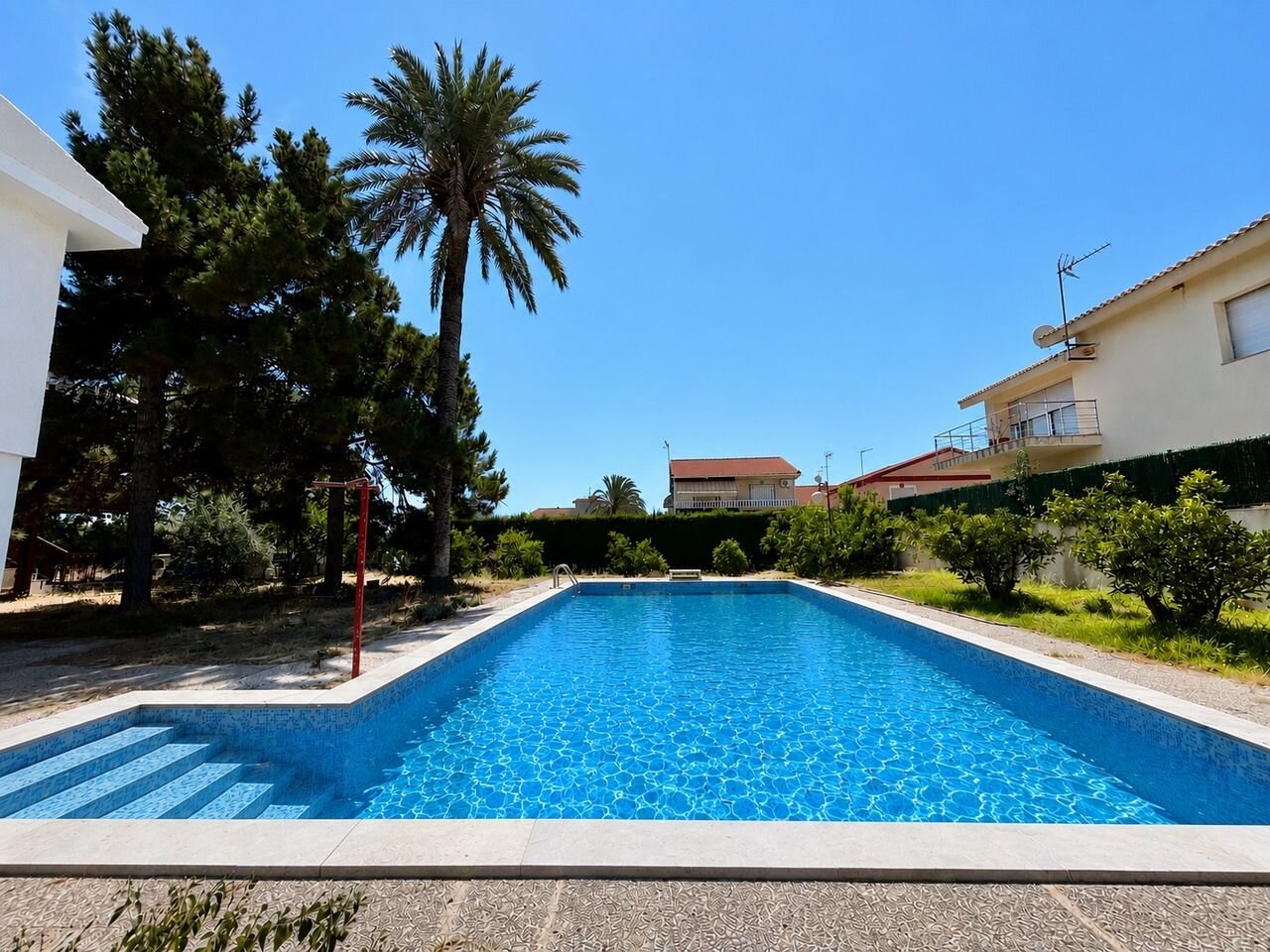4-Bedroom Villa in Centro, Santiago de la Ribera - Image 5