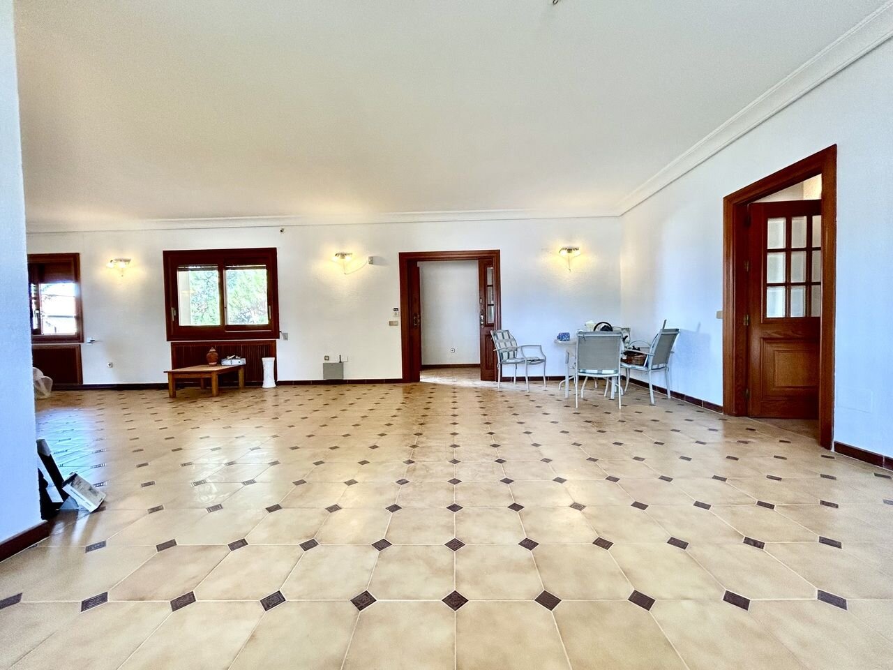 4-Bedroom Villa in Centro, Santiago de la Ribera - Image 8