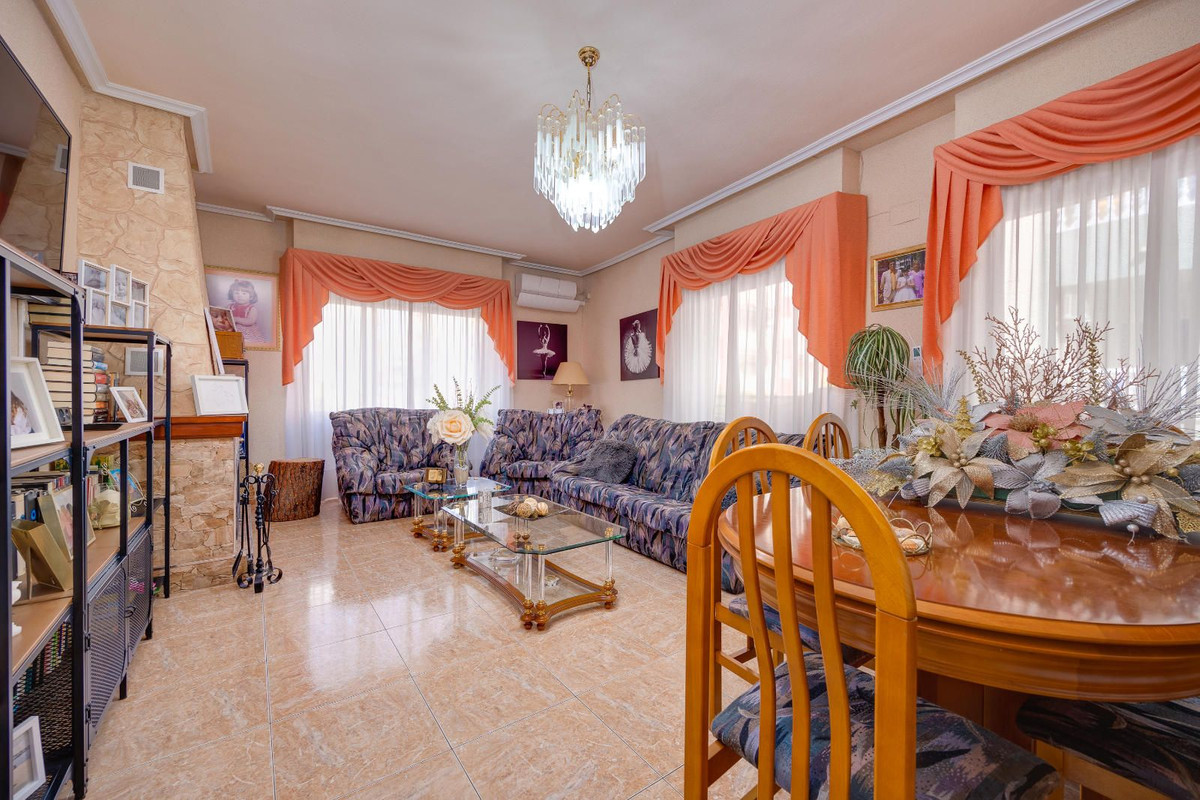 5-Bedroom Middle Floor Apartment in  Torrevieja | Sunny C... - Image 15
