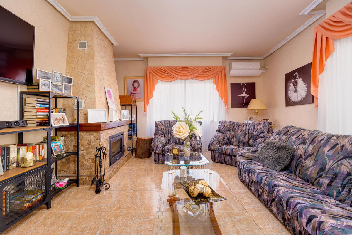 5-Bedroom Middle Floor Apartment in  Torrevieja | Sunny C... - Image 16