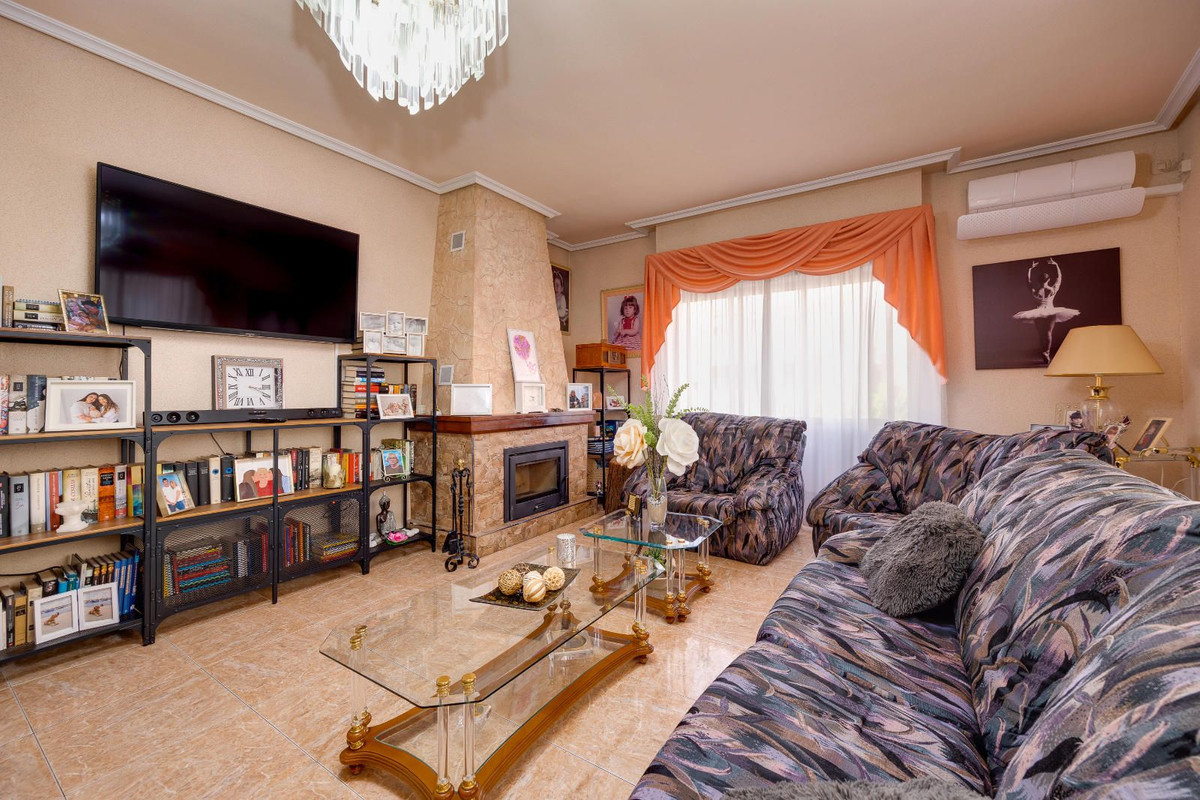 5-Bedroom Middle Floor Apartment in  Torrevieja | Sunny C... - Image 17