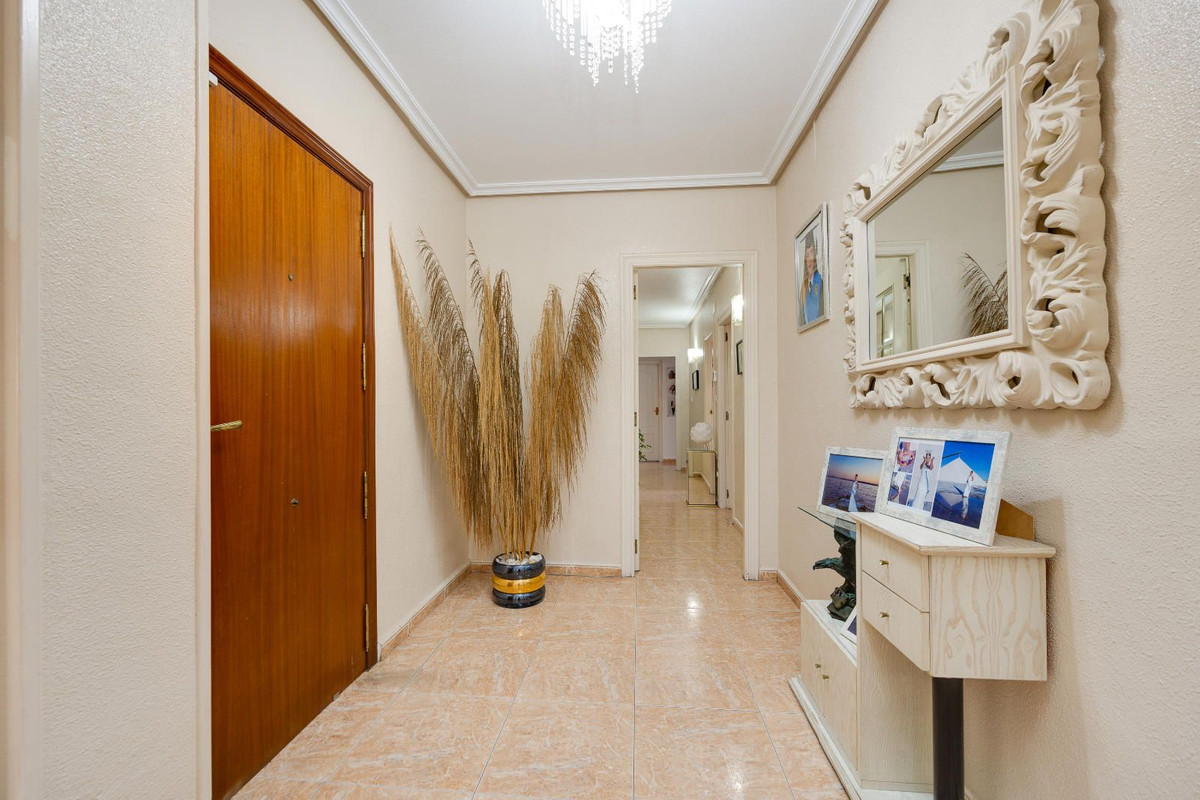 5-Bedroom Middle Floor Apartment in  Torrevieja | Sunny C... - Image 5