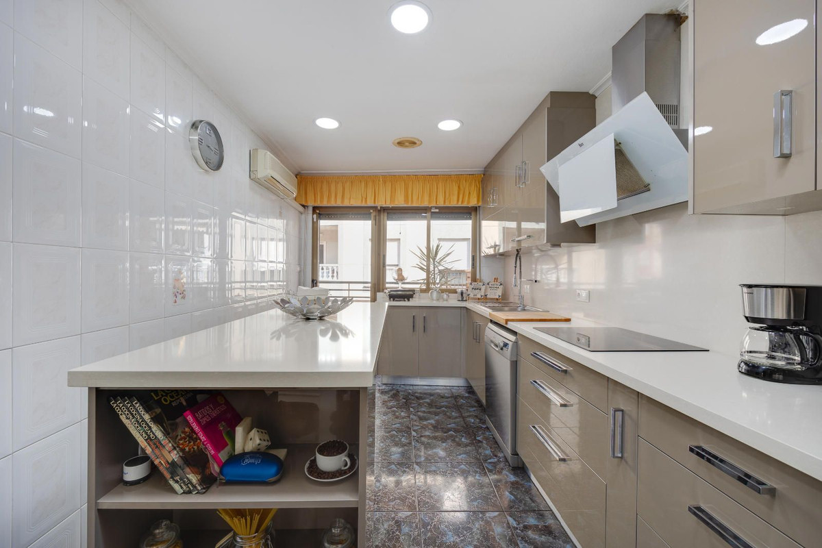 5-Bedroom Middle Floor Apartment in  Torrevieja | Sunny C... - Image 9