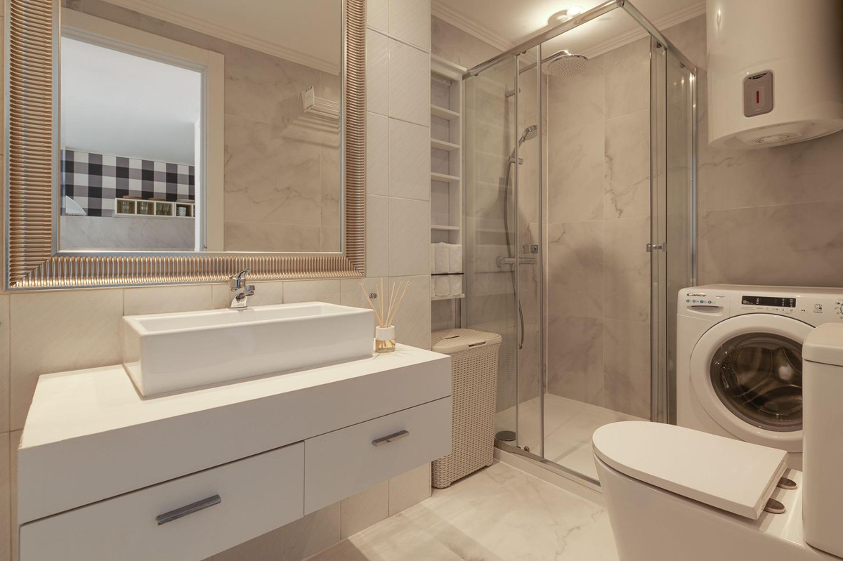 1-Bedroom Middle Floor Apartment in Benidorm | Sunny Cas... - Image 7