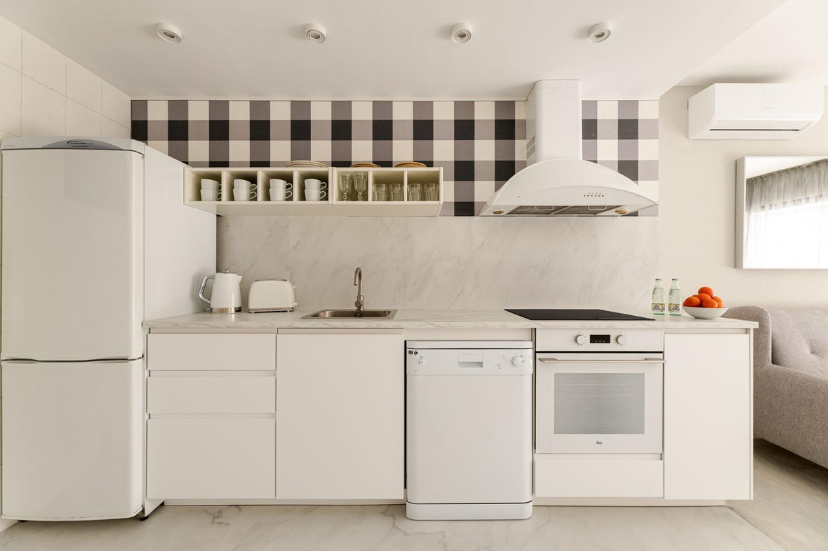 1-Bedroom Middle Floor Apartment in Benidorm | Sunny Cas... - Image 8