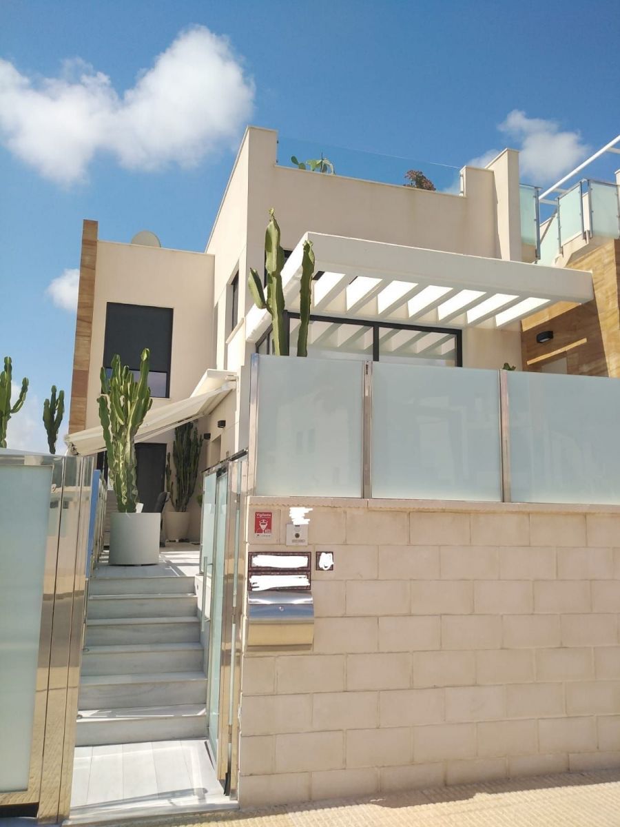 Villa in Orihuela Costa - Image 1