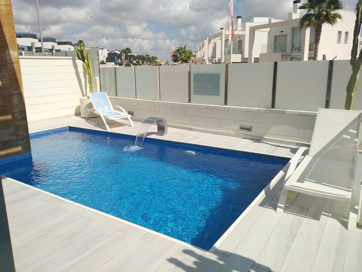 Villa in Orihuela Costa - Image 2