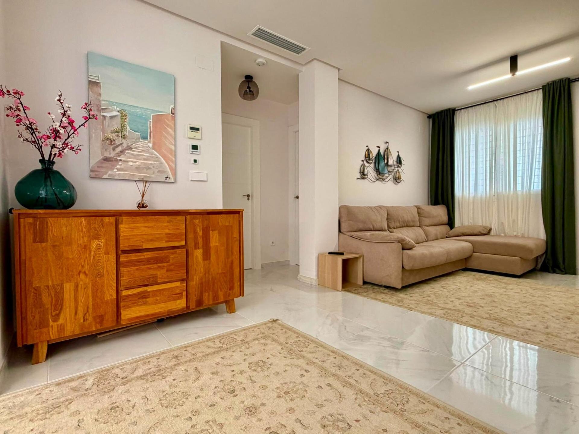 2-Bedroom Apartment in Aguas Nuevas, Torrevieja - Image 9