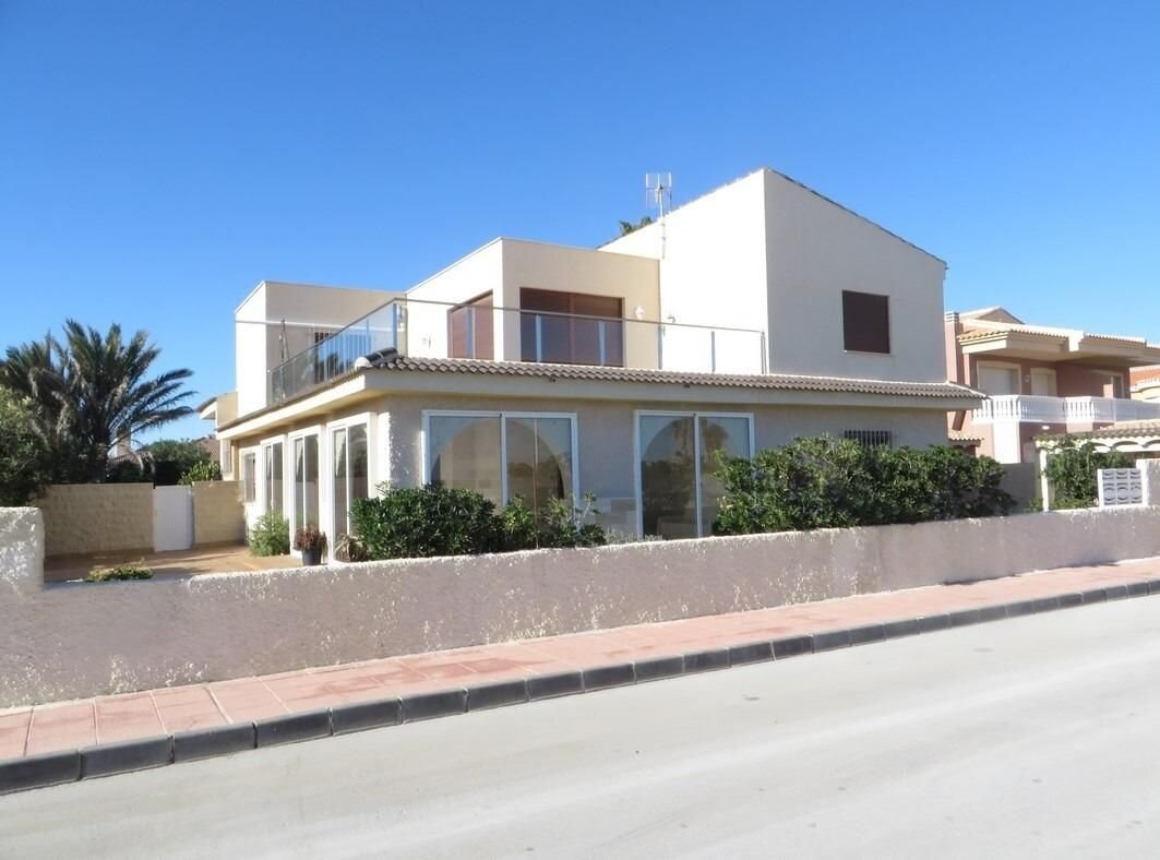 9-Bedroom Villa in La Manga del Mar Menor - Image 2