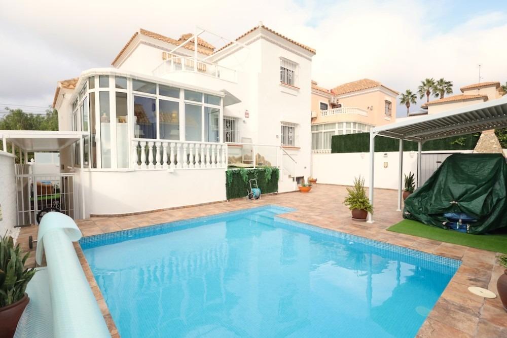 4-Bedroom Villa in Las Filipinas, San Miguel de Salinas - Image 1