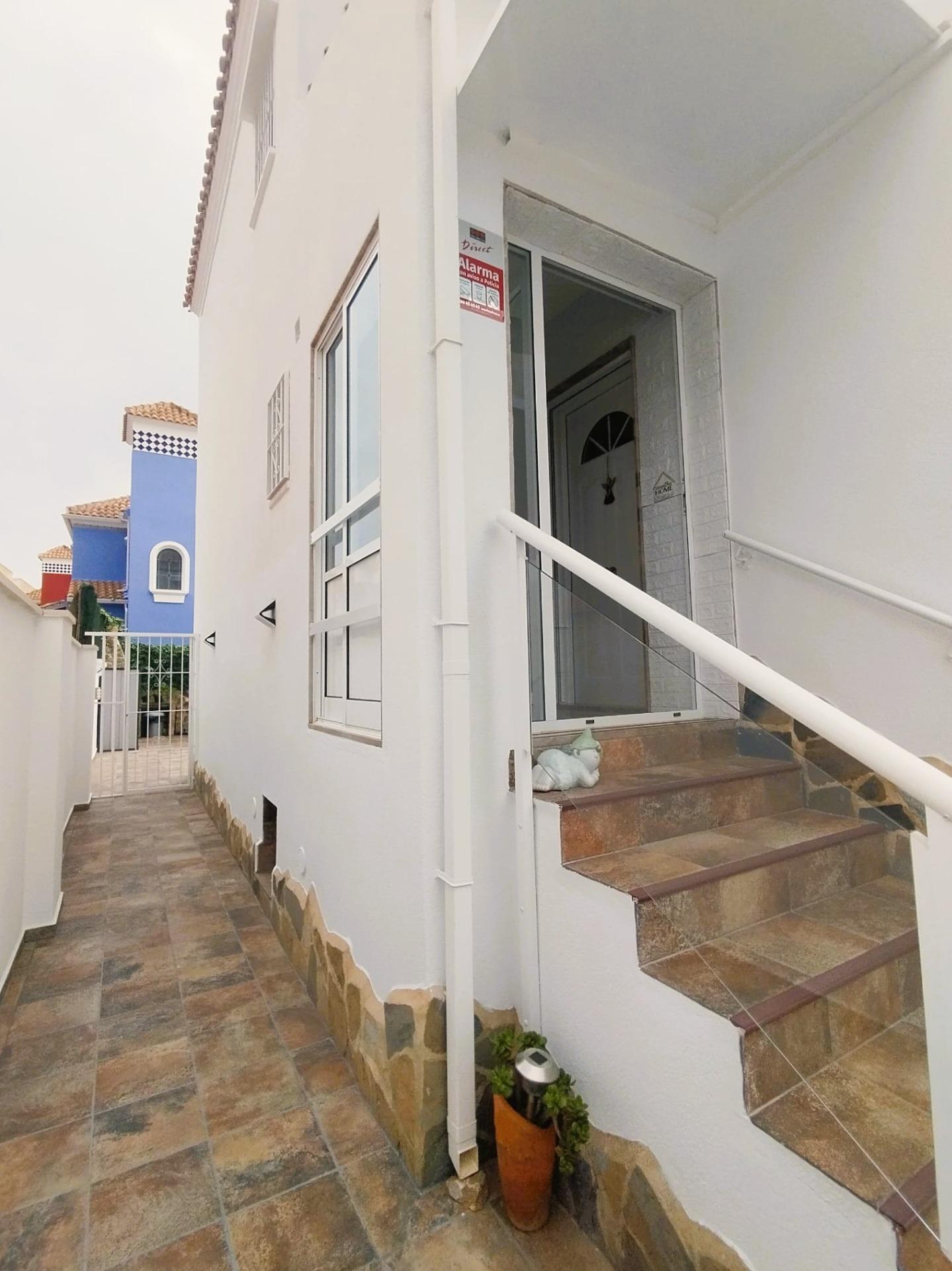 4-Bedroom Villa in Las Filipinas, San Miguel de Salinas - Image 10
