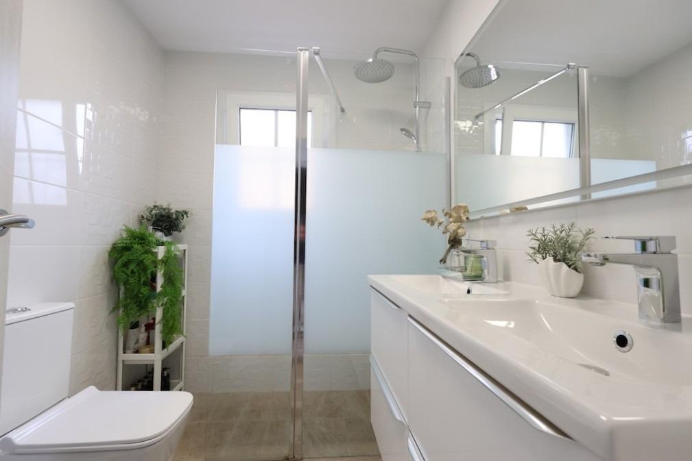 4-Bedroom Villa in Las Filipinas, San Miguel de Salinas - Image 35