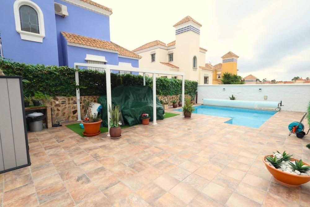 4-Bedroom Villa in Las Filipinas, San Miguel de Salinas - Image 4
