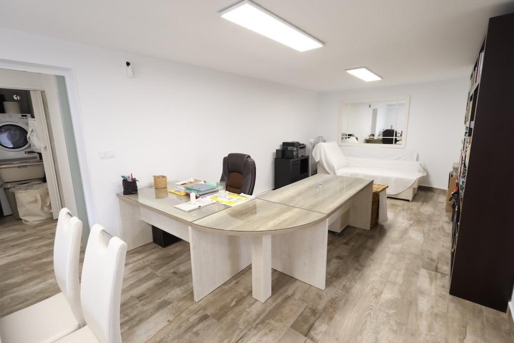 4-Bedroom Villa in Las Filipinas, San Miguel de Salinas - Image 40