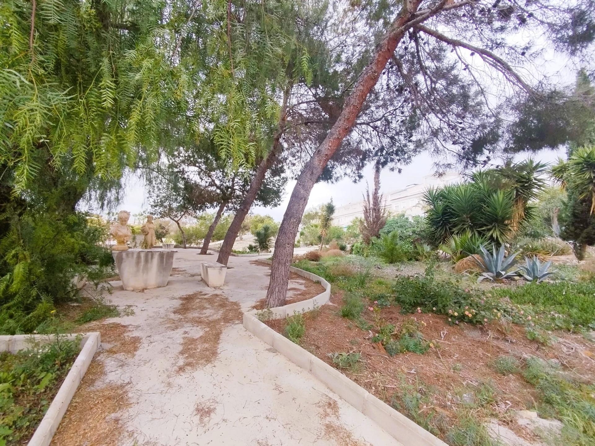 4-Bedroom Villa in Las Filipinas, San Miguel de Salinas - Image 49