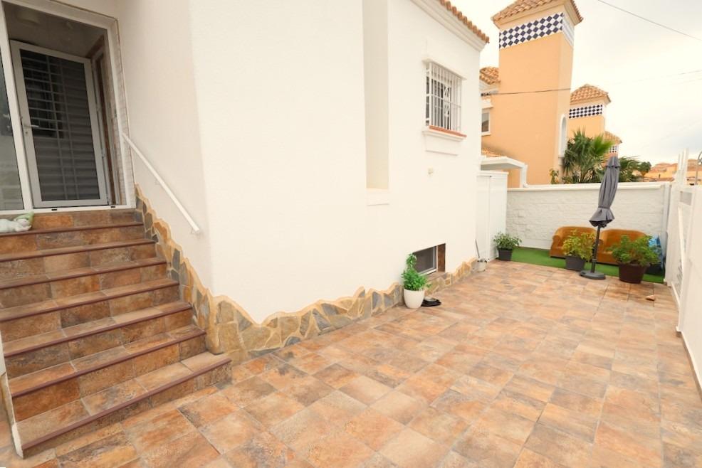 4-Bedroom Villa in Las Filipinas, San Miguel de Salinas - Image 9
