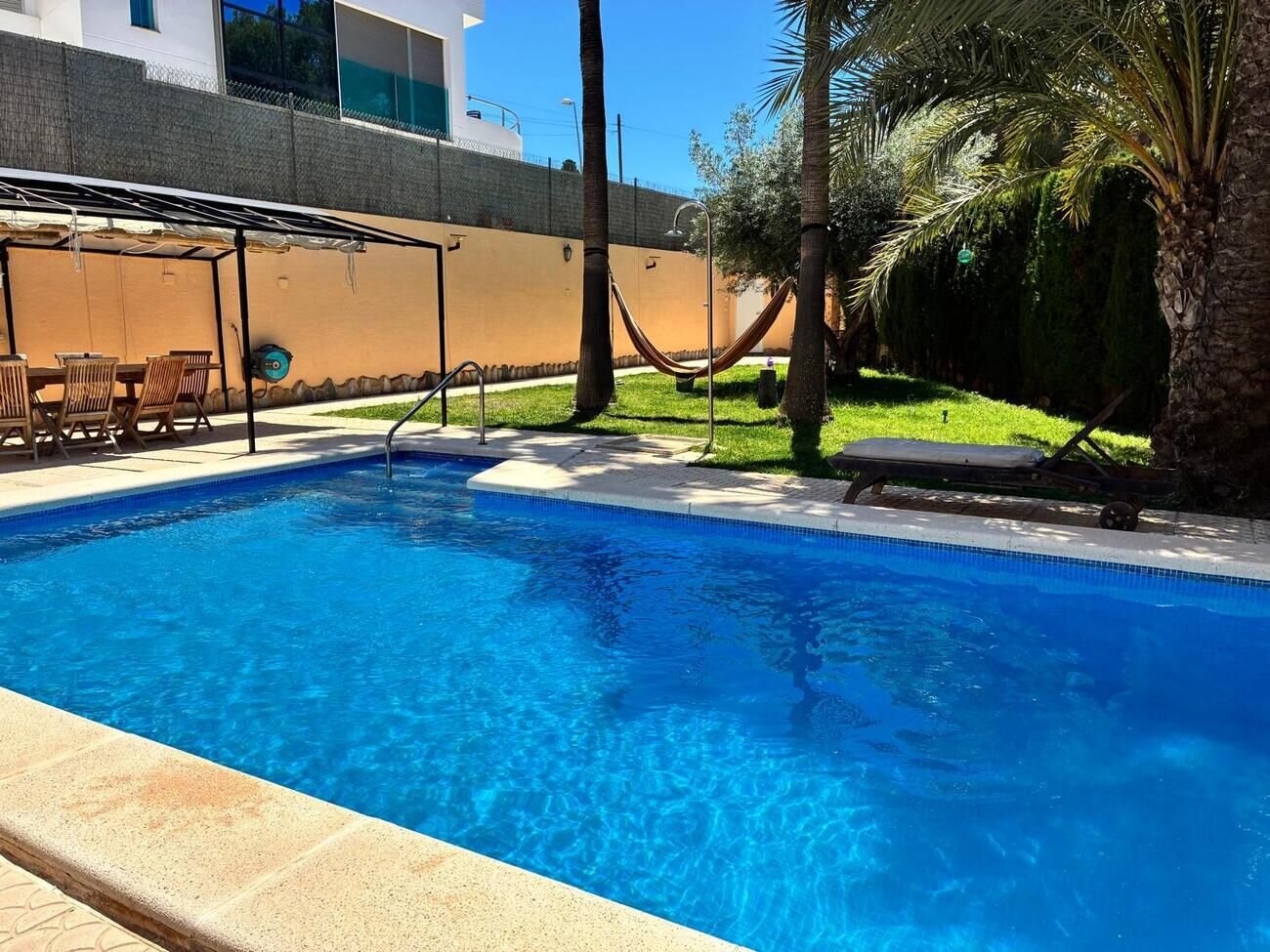 4-Bedroom Villa in La Siesta, Torrevieja - Image 16