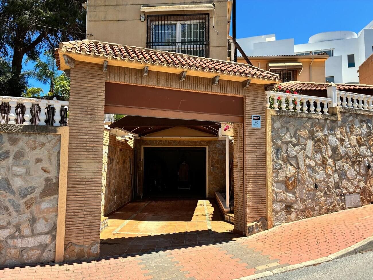 4-Bedroom Villa in La Siesta, Torrevieja - Image 28