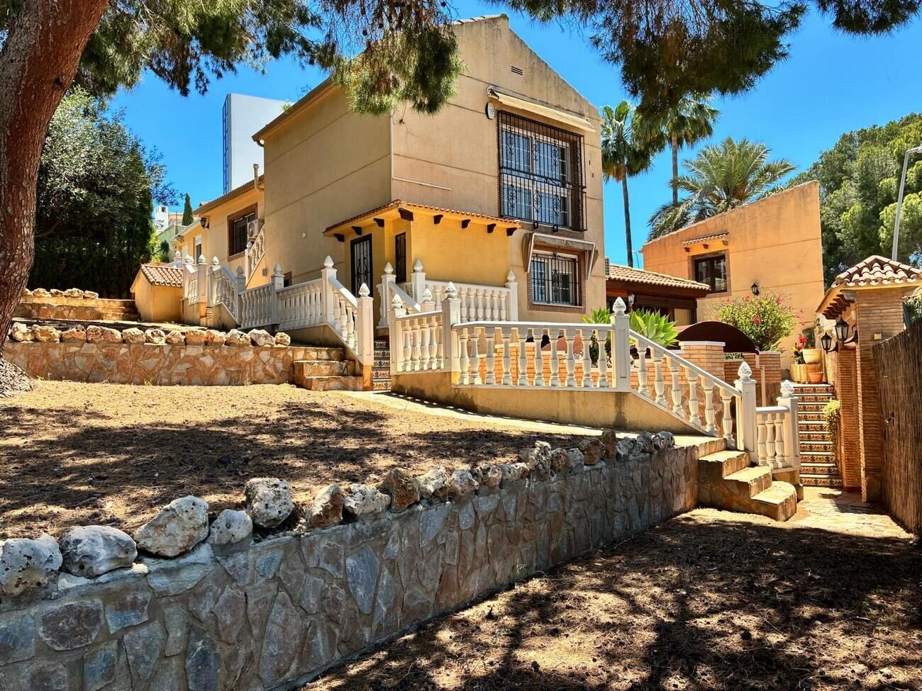 4-Bedroom Villa in La Siesta, Torrevieja - Image 29