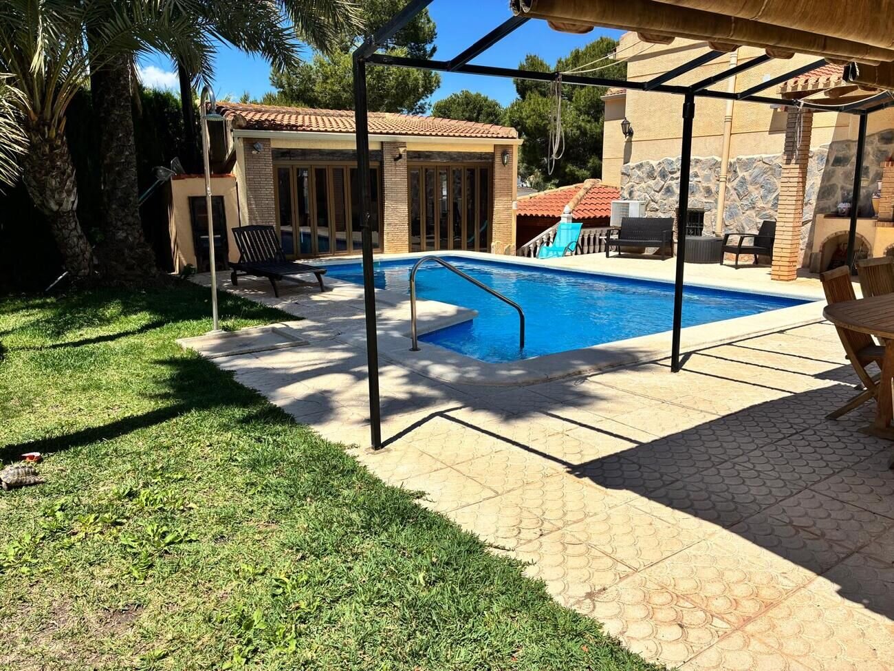 4-Bedroom Villa in La Siesta, Torrevieja - Image 4
