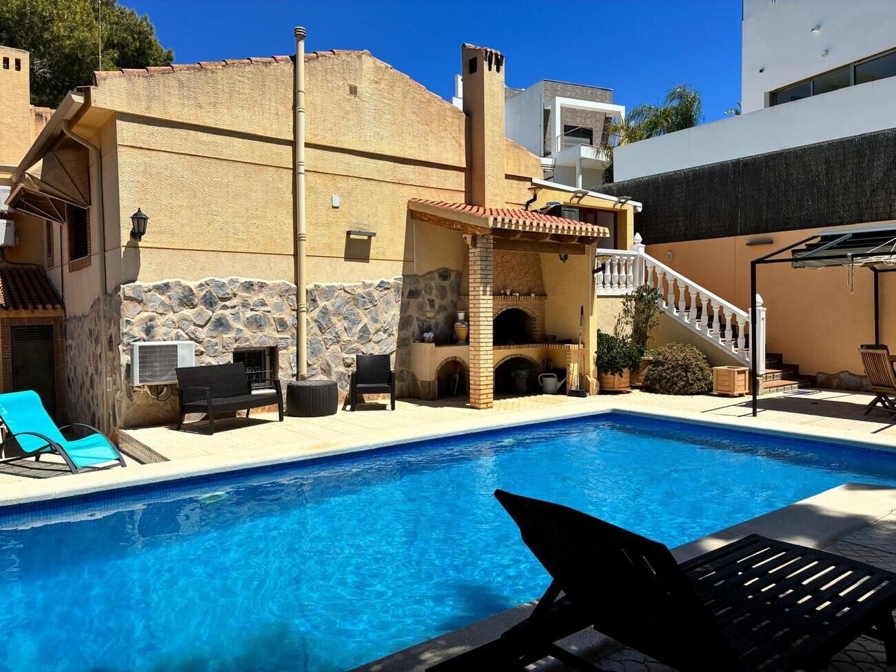 4-Bedroom Villa in La Siesta, Torrevieja - Image 8