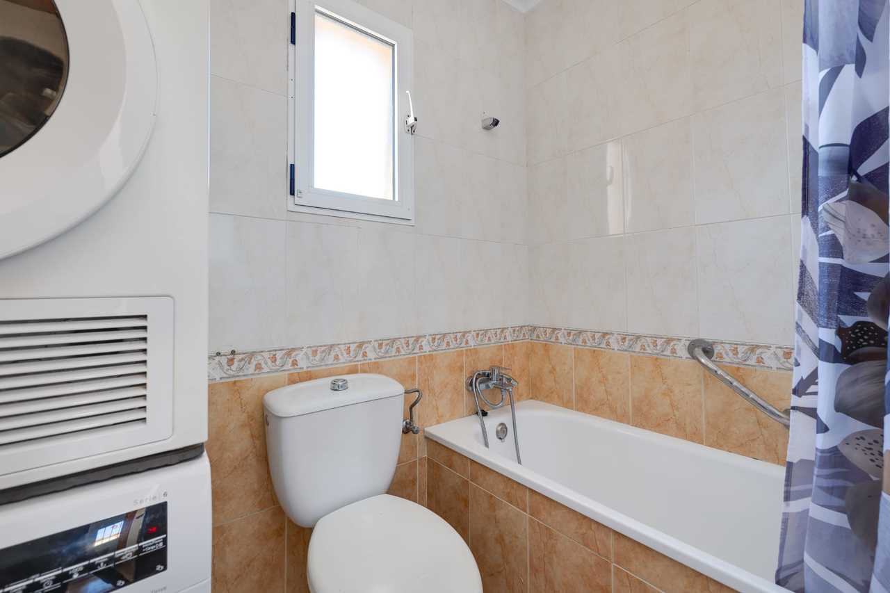 3-Bedroom House in Centro, Torrevieja - Image 12