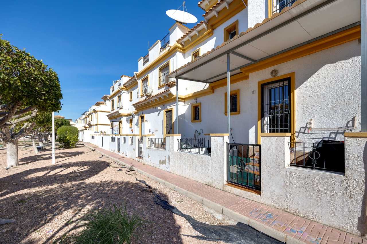 3-Bedroom House in Centro, Torrevieja - Image 18