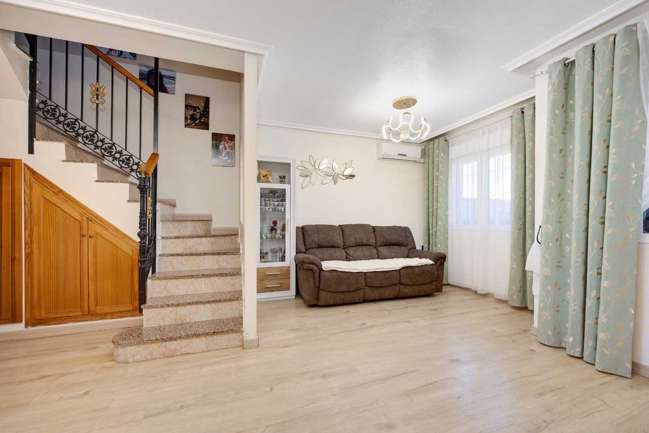 3-Bedroom House in Centro, Torrevieja - Image 4