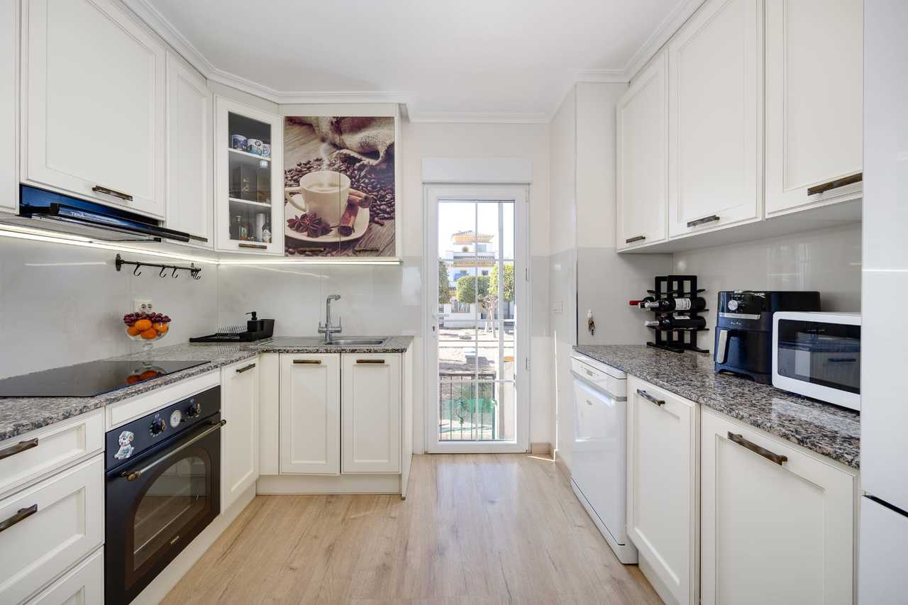 3-Bedroom House in Centro, Torrevieja - Image 5