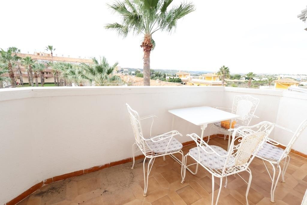 1-Bedroom Apartment in Cabo Roig, Orihuela Costa - Image 10