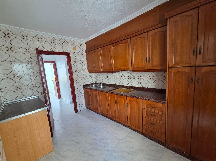 3-Bedroom Apartment in Centro, Torrevieja - Image 4